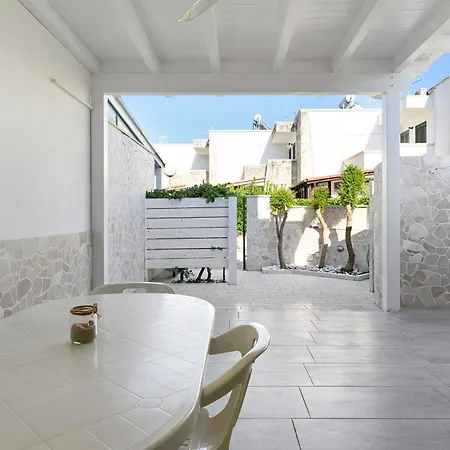 Holiday home Giulia House Specchiolla